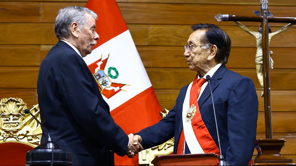 PERÚ: OCTAVO PRESIDENTE EN DIEZ AÑOS