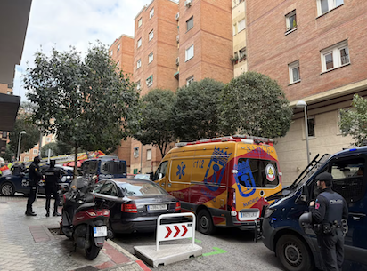SE ATRINCHERA CON UNA CATANA EN UN PISO DE MADRID