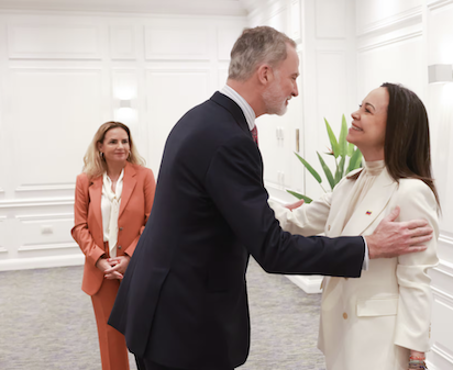 EL REY SE REUNE CON CORINA…NOS ALEGRAMOS QUE VAYA POR LIBRE A VECES