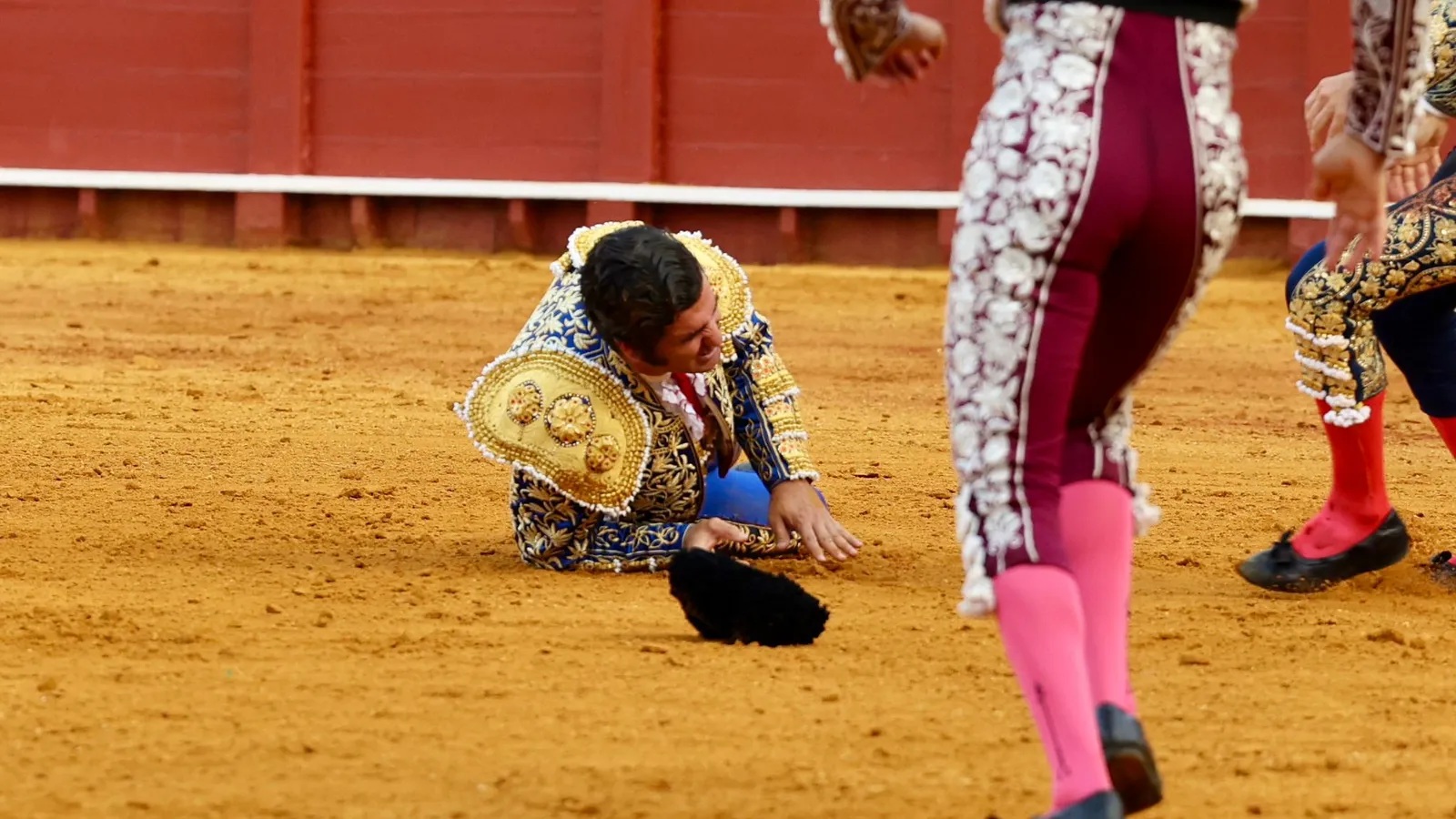 SEVILLA: GRAVE COGIDA DEL TORERO MORANTE DE LA PUEBLA